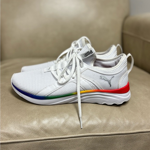 Gently used Puma athletic shoes - Picture 3 of 6